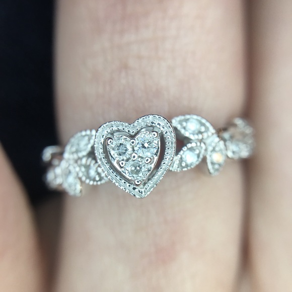 10k white gold diamond ring - Picture 2 of 5